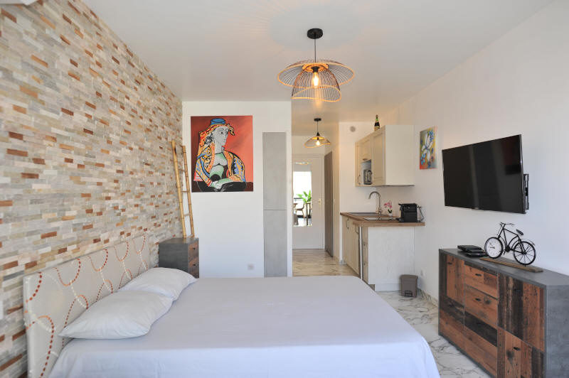 Cannes Rentals, Ref 016, John and John Real Estate, Cannes, France